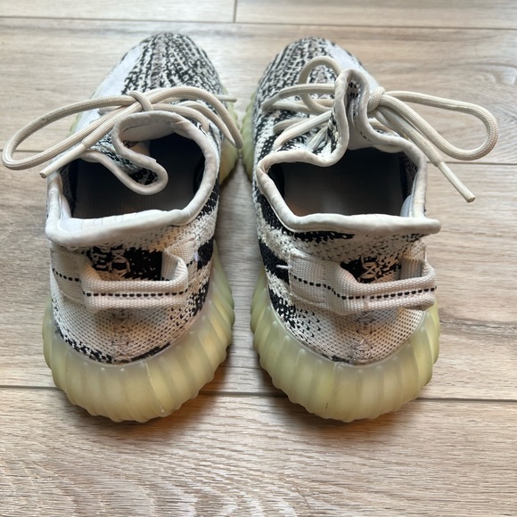 Authentic Yeezys - Picture 4 of 7